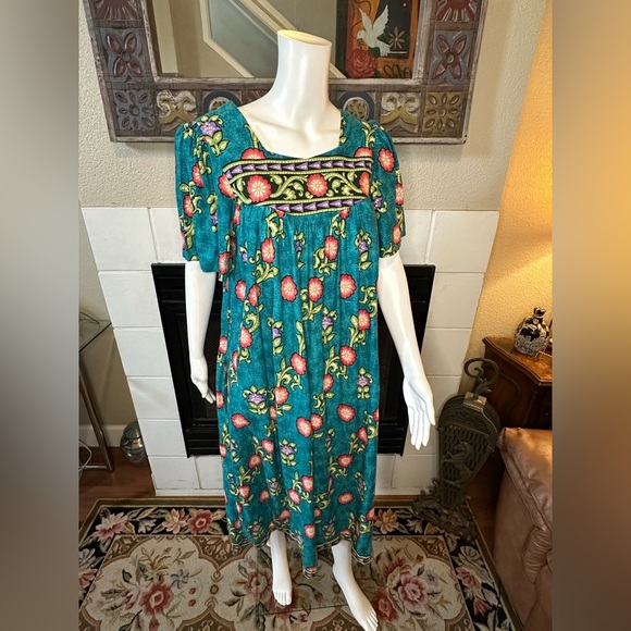 Vibrant Floral Maxi Dress in Teal and Pink Phases VTG 100% cotton - Picture 10 of 15